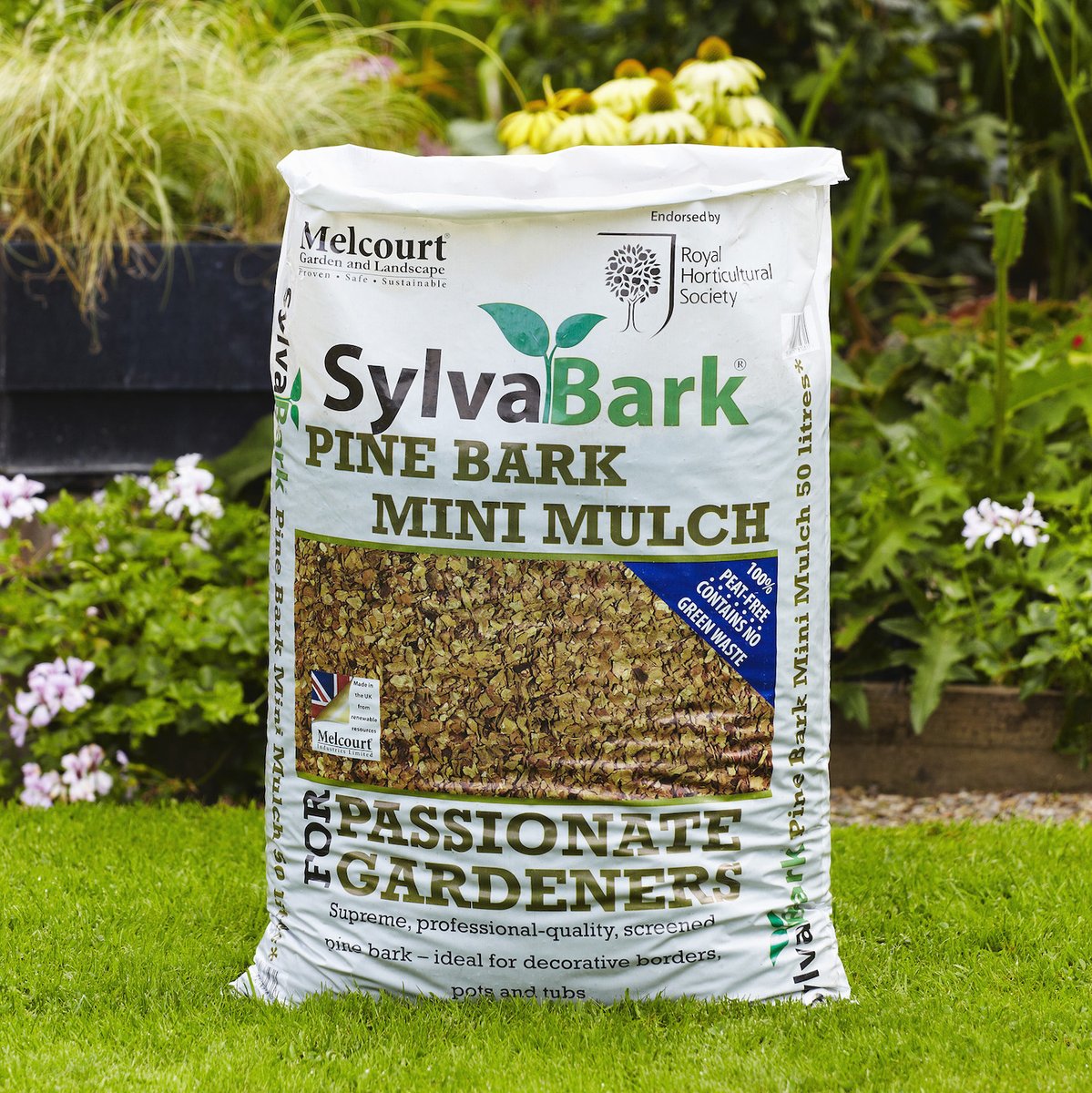 Late summer is a good time to #mulch while the soil is warm. • Ensure the ground is moist before adding. • Spread directly onto the #soil. • Keep a good gap between the plant stems so air can circulate. • Aim for at least 5cm. Check out our 8 #peatfree #mulches in the bio.