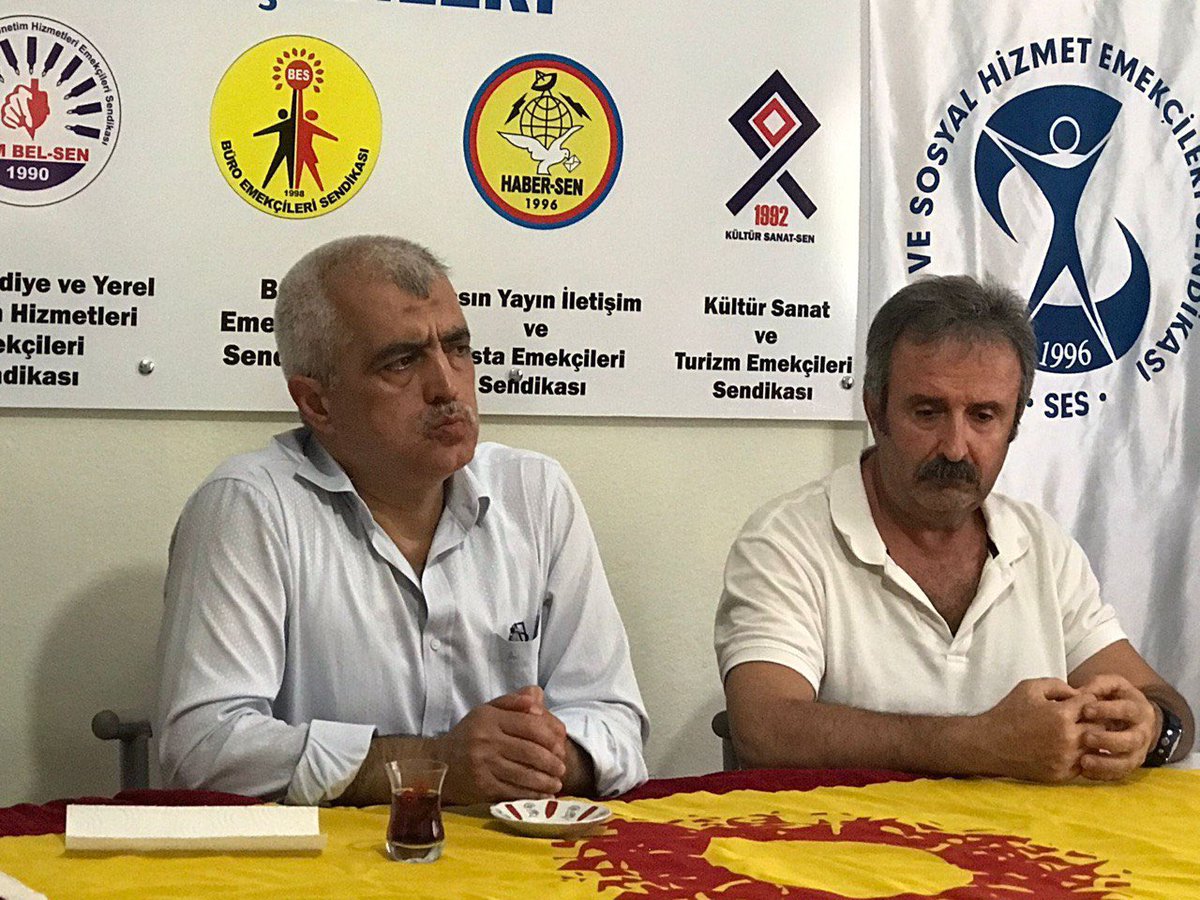 . <a href="/SenYalova/">Yalova Eğitim Sen</a> 'da <a href="/HDP_Yalova/">HDP Yalova</a> il yöneticilerimiz ve <a href="/Yalova_KHK/">Yalova KHK'lılar Platformu</a> platformu üyelerimiz ile bitmeyen OHAL uygulamalarını ve son ihraçları değerlendirdik, neler yapılabileceğini konuştuk.

Misafirperverlikleri için herkese teşekkür ederiz.