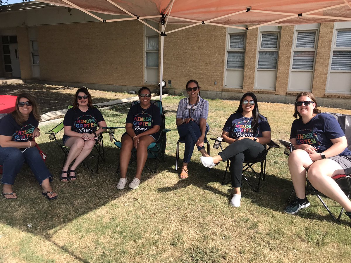 SlaughterES's tweet photo. It’s time to party on the porch!! We’re treating our students to snow cones and some tunes in addition to free hugs and high fives! ❤️ It’s so great to see the Wolfpack! #mymisd #prideinsidr2223 #slaughterstrong https://t.co/05a7azyWU1