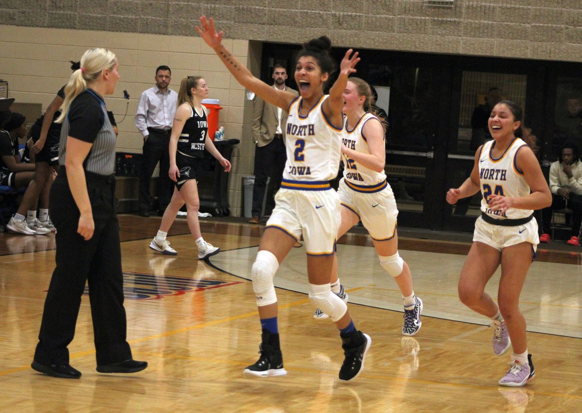 NIACCWBball's tweet photo. We hope you are just as happy today as our Hibbing, Minnesota six footer Kourtney Manning is in these pictures!! 📸 Smile and have a GREAT day!!😀🏀💙💛
#Kourt
#TheUnicorn
#NIACCTROJANS
#WeOverMe https://t.co/GXVOfG2zwP