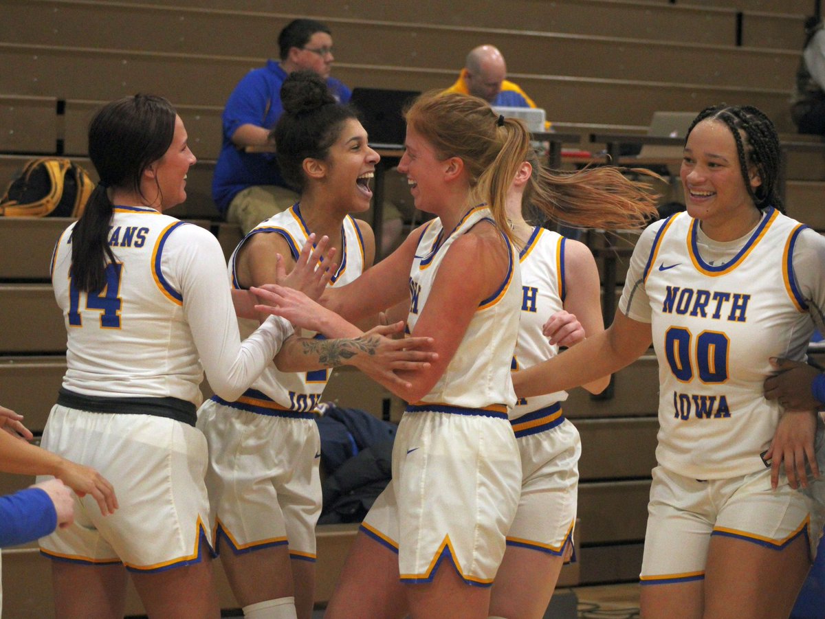 NIACCWBball's tweet photo. We hope you are just as happy today as our Hibbing, Minnesota six footer Kourtney Manning is in these pictures!! 📸 Smile and have a GREAT day!!😀🏀💙💛
#Kourt
#TheUnicorn
#NIACCTROJANS
#WeOverMe https://t.co/GXVOfG2zwP