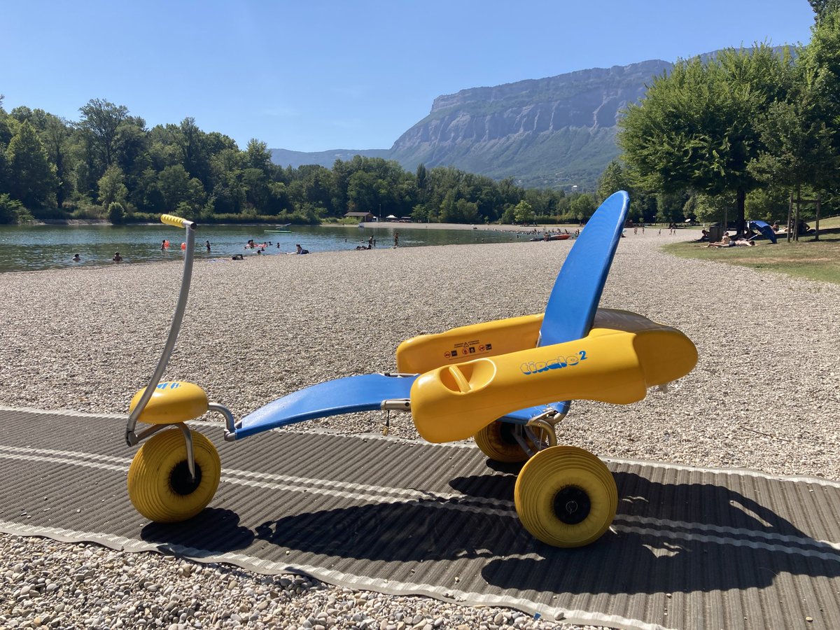 GrenobleAlpes's tweet photo. La base de #loisirs du Bois Français a obtenu la #labellisation "Tourisme et Handicap" grâce à la réalisation d'#aménagements afin de rendre le lieu #accessible à tous : amélioration de la #signalétique, prêts de "#tiralos", sanitaires adaptés, etc...https://t.co/2MkyUyjZPT https://t.co/doVsDyV2qe