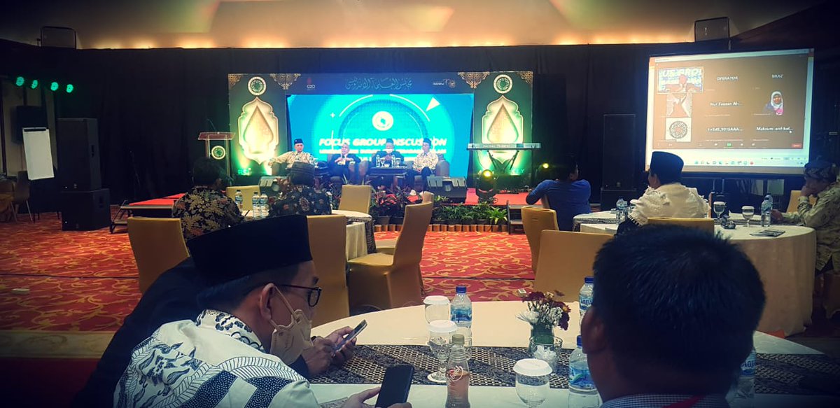 LsbpiMui's tweet photo. Pemaparan yang sangat bergizi dari 3 narasumber FGD:
- Konsep Adiluhung Sejarah Kebudayaan Islam Indonesia (Prof. Abuddin Nata)
- Fenomena Budaya Instan di Indonesia (Dr @husainadian)
- Konsep Budaya Kreatif/Post Pop Culture Masa Depan (Dr. Saiful bahri) https://t.co/WtqW8NQaX7
