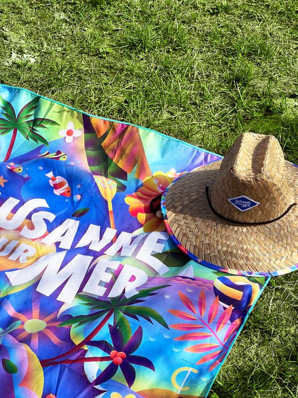It feels like summer in Lausanne with Catherine Pearson's illustration for @lausannesurmer vol. 2 

#illustration #lausanne #Summer