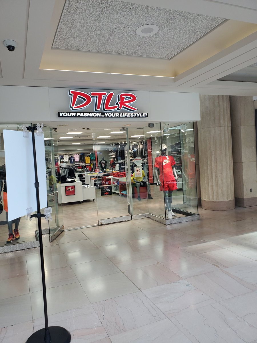 eagsanders50's tweet photo. More from the Avenue at @TowerCityCLE with Jaxon's Closet, Underground by Journeys, DTLR &amp; Champs Sport.

All worthy of our patronage, and dollars. (2/2)

#TowerCityCLE #GetIntoTheCity https://t.co/owpdYGX8VF