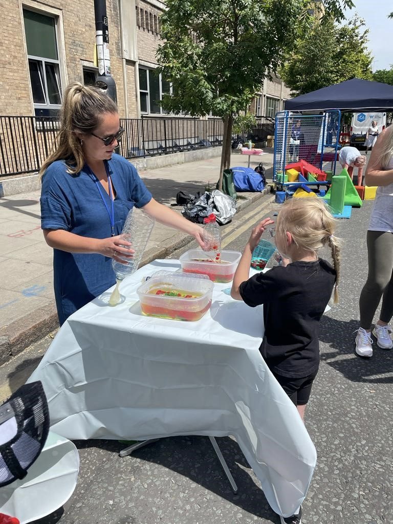 UCL Child Health Kidney Lab (@ucl_ich_kidney) on Twitter photo As part of our ongoing public engagement initiative, our <a href="/UCLHresearch/">NIHR UCLH Biomedical Research Centre</a> Research Fellow <a href="/ChandlerJennie/">Jennifer Chandler</a> took part in the <a href="/GOSHCharity/">Great Ormond Street Hospital Charity</a> Play Street event to teach children how the kidneys filter waste from our blood! 🚸We can’t wait for the next one 😀🙏🏼 As part of our ongoing public engagement initiative, our <a href="/UCLHresearch/">NIHR UCLH Biomedical Research Centre</a> Research Fellow <a href="/ChandlerJennie/">Jennifer Chandler</a> took part in the <a href="/GOSHCharity/">Great Ormond Street Hospital Charity</a> Play Street event to teach children how the kidneys filter waste from our blood! 🚸We can’t wait for the next one 😀🙏🏼