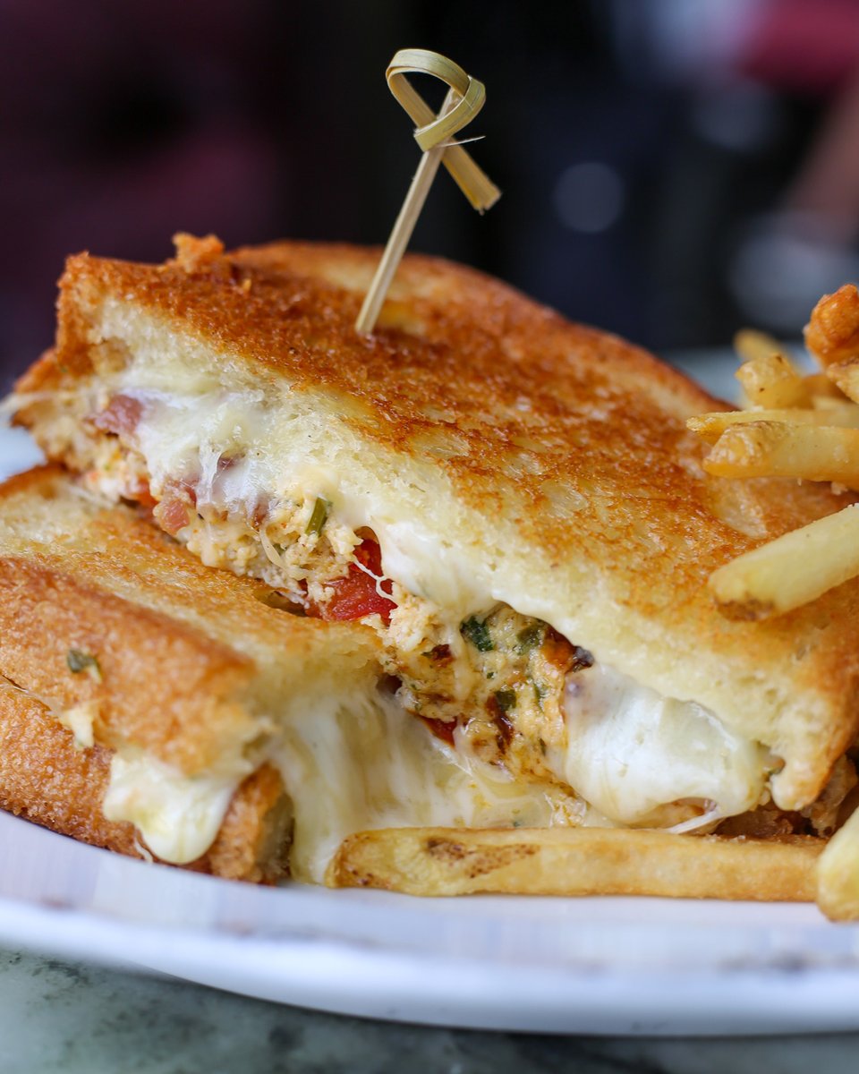 LochBar's tweet photo. We take the classic grilled cheese to the next level 👀
.
CRAB GRILLED CHEESE Crab Grilled Cheese |
Gruyère • Gouda • Bacon • Tomato • Jumbo Lump Crab Imperia https://t.co/aw083p0kxm