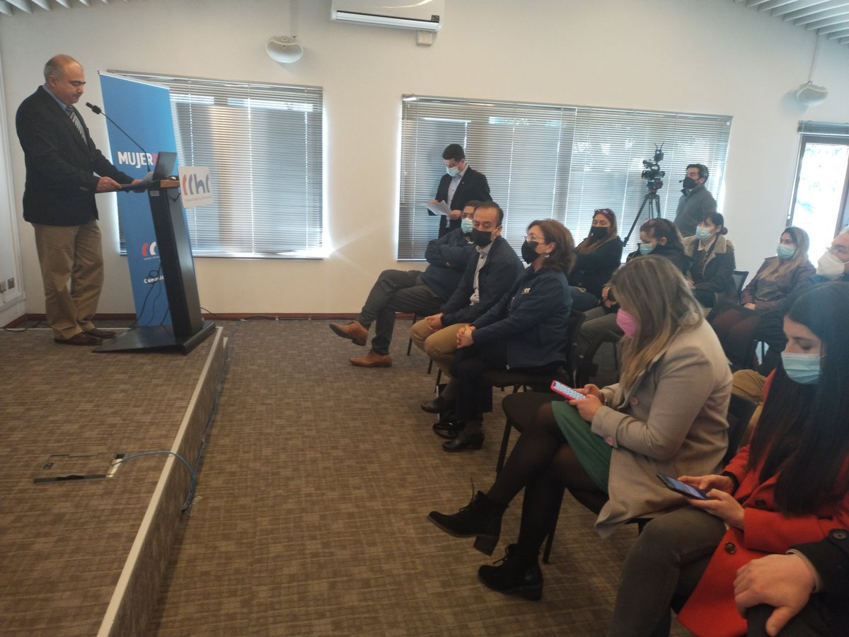 CChCChillan's tweet photo. En sede de @CChCChillan se realiza lanzamiento de proyecto #MujerPro iniciativa del gremio de la Construcción   que busca aumentar la inserción laboral femenina en dicha industria. Se trata de un trabajo que cuenta con apoyo de @MmegNuble @MintrabNuble @seremieducnuble https://t.co/PrxibNfnt7