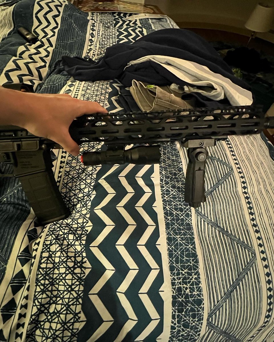 cheaperthandirt's tweet photo. PC: @sacco84 -  Where is the best location for a light on an AR? #rangedayfriday #ar15 #rugersecurity9 #guns #hobbiest cheaperthandirt #sig226bullseye https://t.co/d1HHGqGAlz