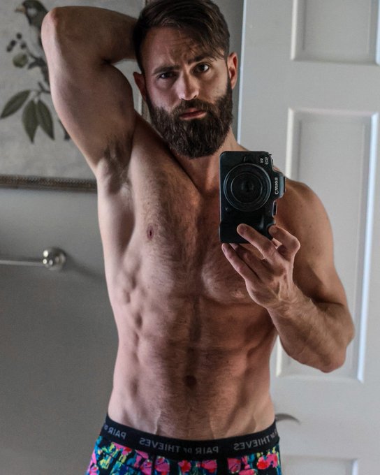 Swipe for morning shreds #shredded #sixpack #abs https://t.co/i5L9tj8PKK<a href="/tag/shredded"class="tags">#shredded</a><a href="/tag/sixpack"class="tags">#sixpack</a><a href="/tag/abs"class="tags">#abs</a>