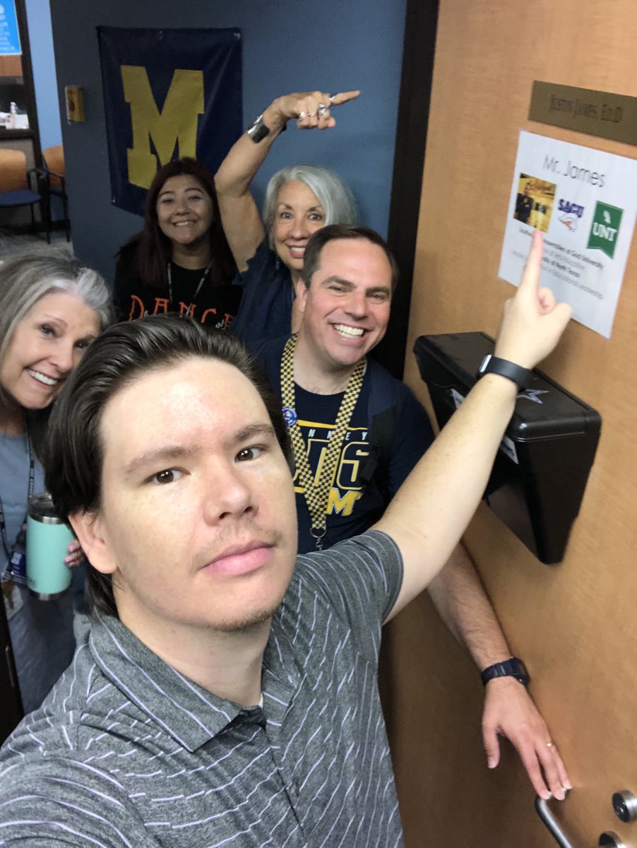 MHSChoir's tweet photo. Team awesome #bettertogether ⁦@MHSLions⁩ https://t.co/421ojGmSjh