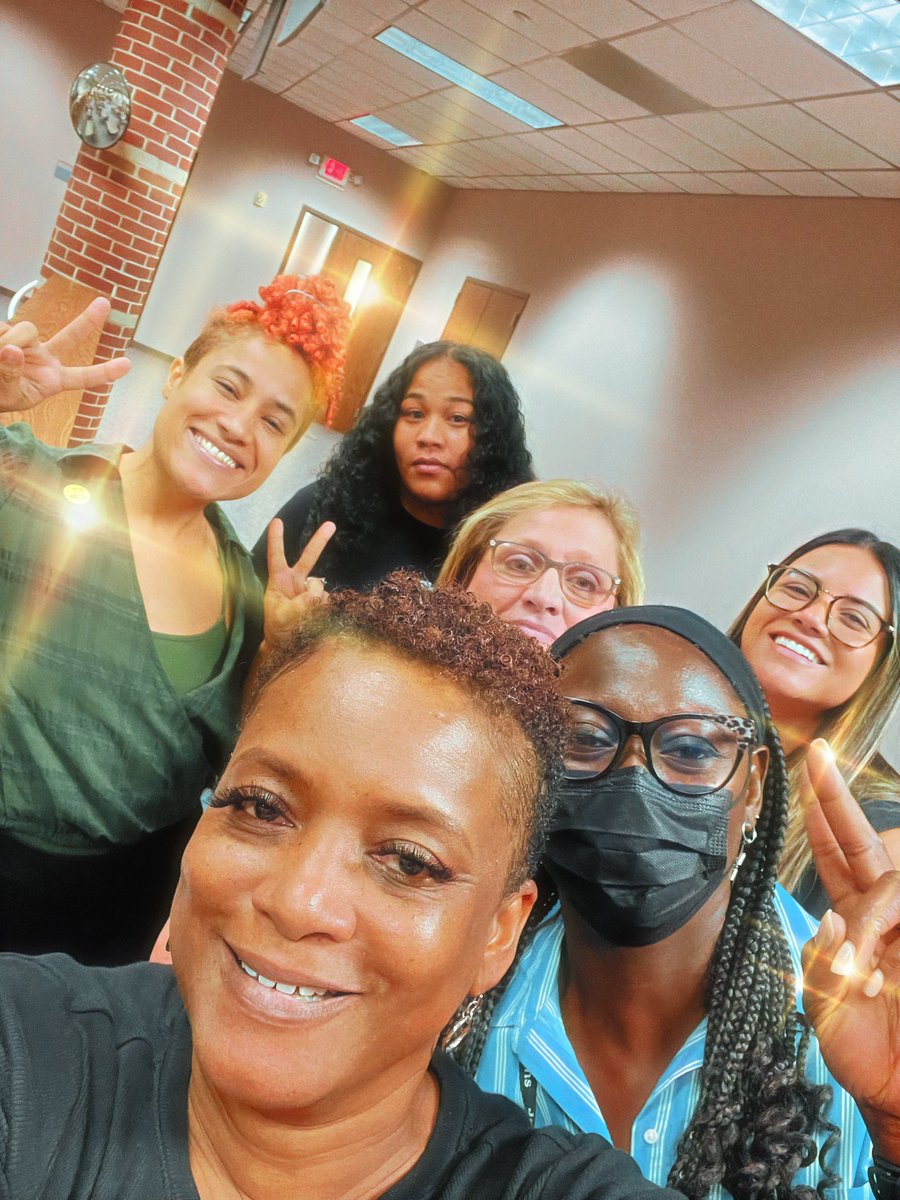 tkteachesart's tweet photo. Team Addaticapida!! #owensbootcamp #bestpractices #aliefisd @OwensInt @AliefISD https://t.co/RXKg4GAD4Y