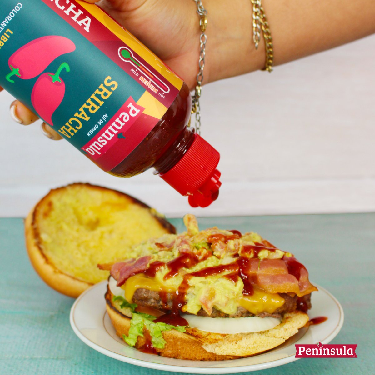 ¡Para los amantes de las hamburguesas🍔! Compleméntala con Sriracha #Peninsula 🔥🌶

#ajideorigen #picante #Peninsula #Sriracha #hamburguesa