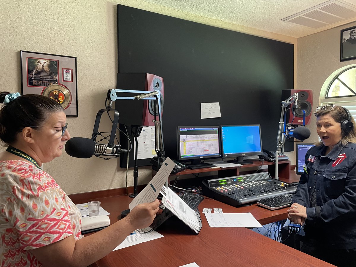 SheriffCitrus's tweet photo. Radio personality Kelly Wright's reaction to CCSO's stats from Operation Southern Slow Down. CCSO Deputies served 364 Uniform Traffic Citations (298 for speeding) and 186 Warnings (100 for speeding).
#CCSOProtecting #SlowDownCitrus #KellyWright #TheFox967 #Citrus953 (1704) https://t.co/7z8s2BBIkT