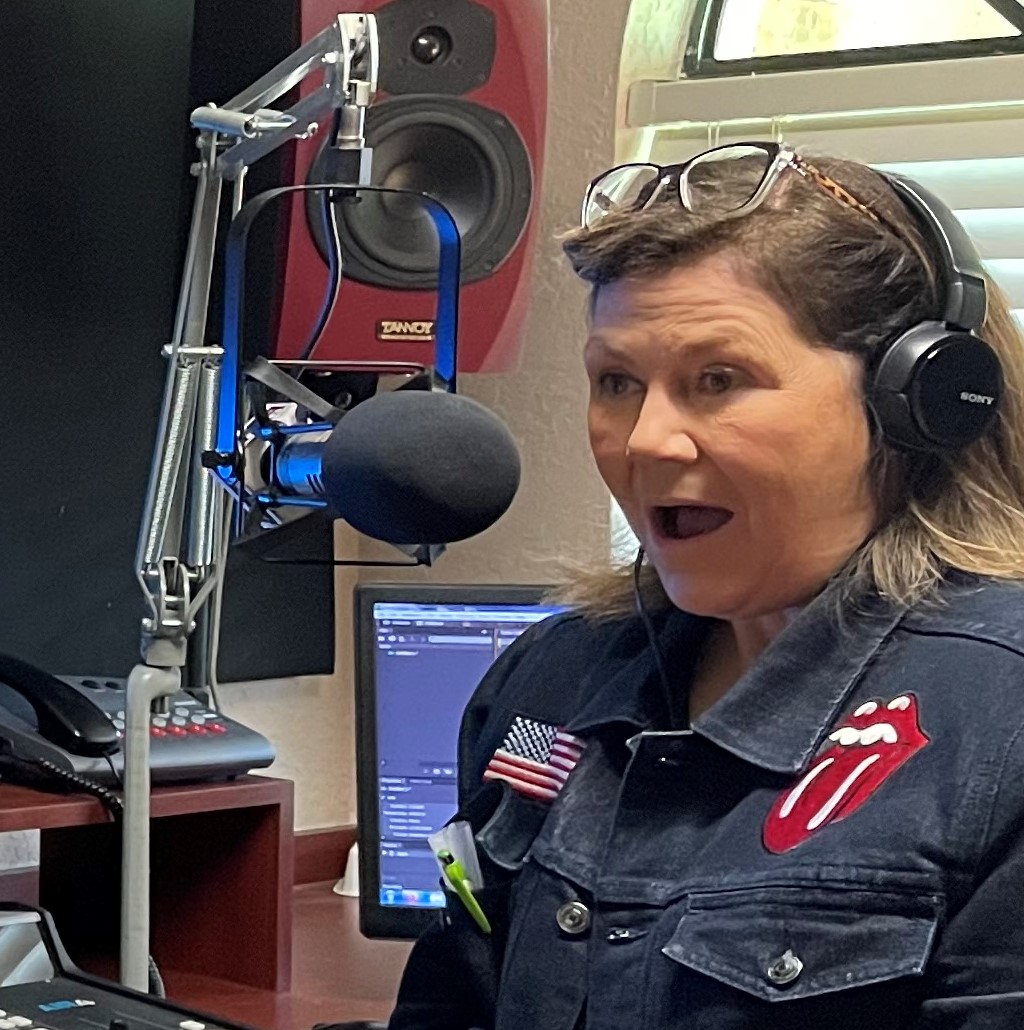 SheriffCitrus's tweet photo. Radio personality Kelly Wright's reaction to CCSO's stats from Operation Southern Slow Down. CCSO Deputies served 364 Uniform Traffic Citations (298 for speeding) and 186 Warnings (100 for speeding).
#CCSOProtecting #SlowDownCitrus #KellyWright #TheFox967 #Citrus953 (1704) https://t.co/7z8s2BBIkT