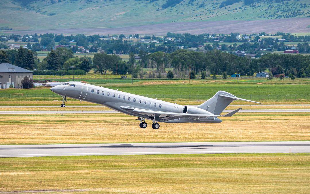 Don’t look back. Focus on the present and the future.

#businessjets #corporatejets #avgeek #bizjet #Instagramaviation