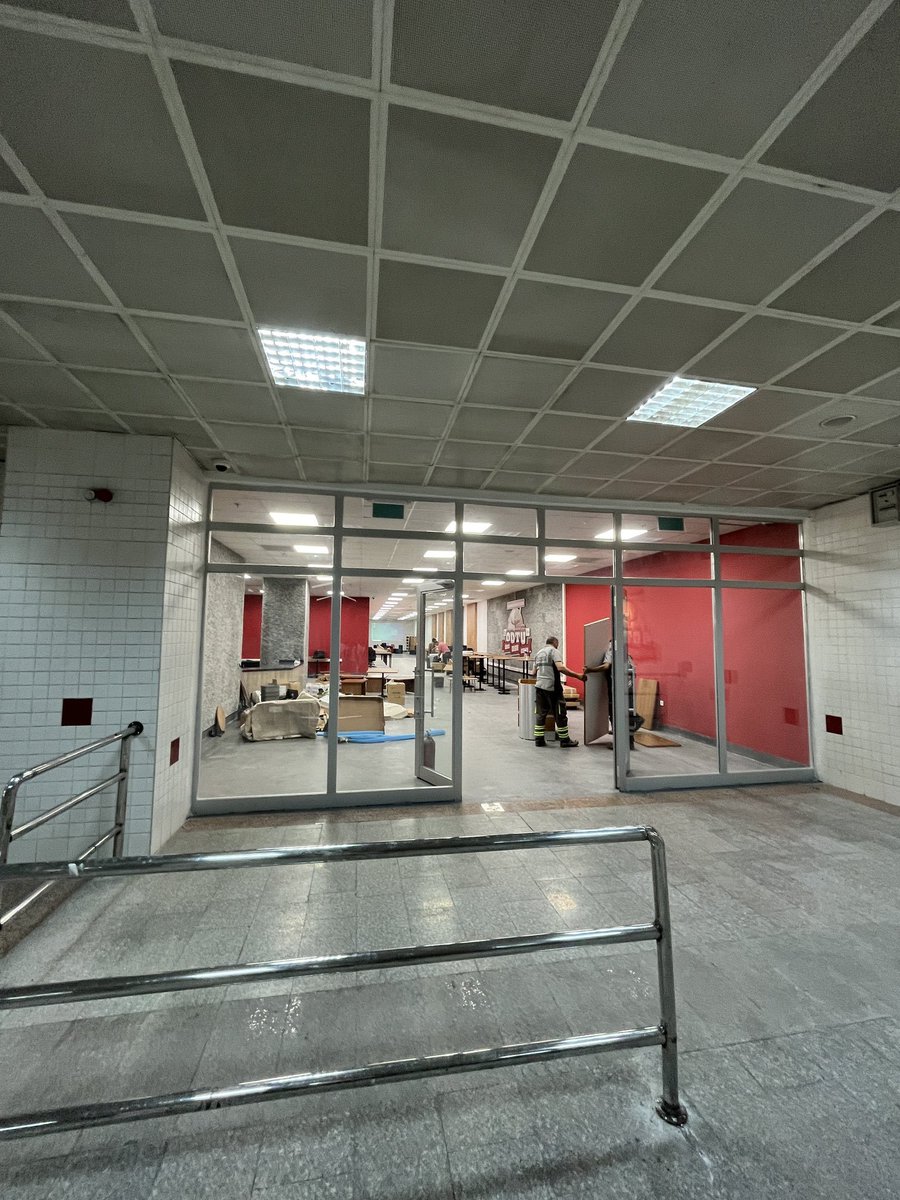 Ankara Büyükşehir Belediyesi üniversitelerin metro istasyonlarına ders çalışma alanları yapmaya başladı.