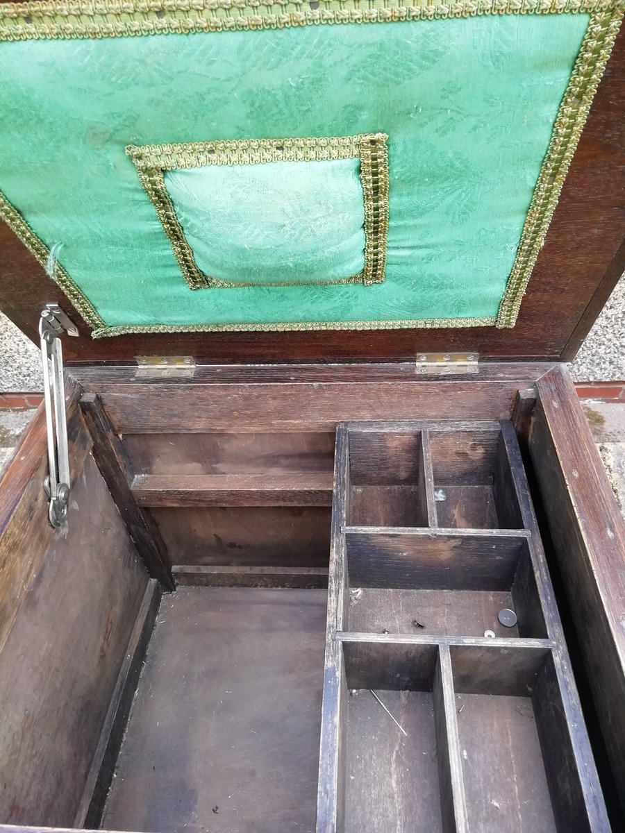 Re Store tweet media