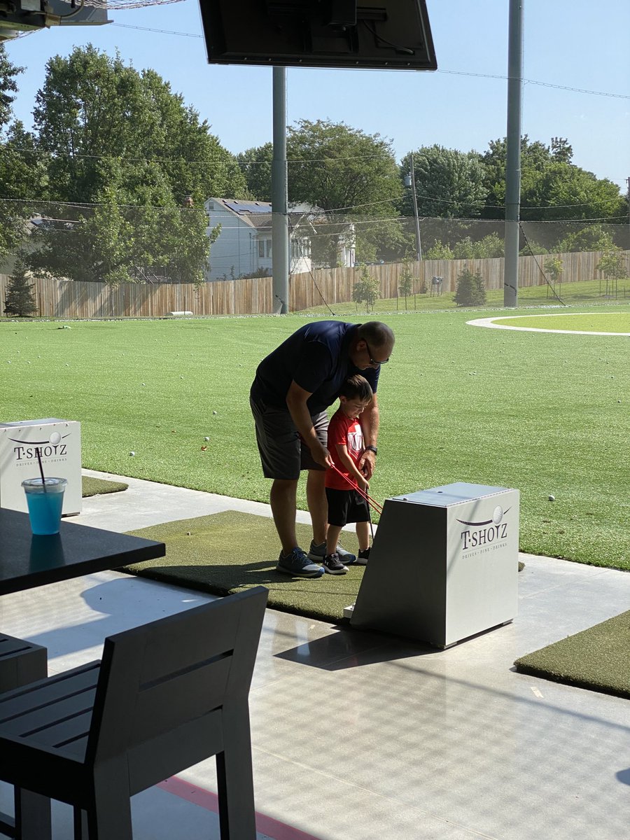 CoachTKWarner's tweet photo. Awesome to see ⁦@NKCSchools⁩ golf coaches growing the game! 45 kids swinging , smiling and getting great input ! ⁦@Northmen_Golf⁩ ⁦@Northmen_OPHS⁩ ⁦@N2SportsNKCHS⁩ ! https://t.co/V8hSAMrXkK