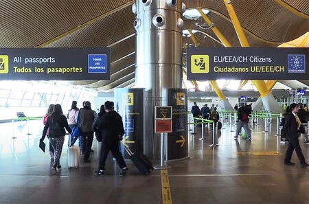 pcyredesit's tweet photo. Fronteras biométricas en los aeropuertos españoles: la apuesta de AENA para reducir las colas y aumentar la seguridad https://t.co/aKlbIYijFs https://t.co/3FlTt0kD8Y