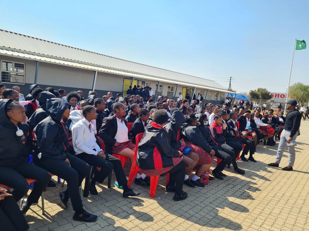 egma_org's tweet photo. We would like to thank our Organisers: Hod of Law Mr Kamohelo Molapo, Deputy HOD of Law Ms Rethabile Mosoma, Career Coordinator Mr Backham Sono and The Head of Outreach Mr Kgotso Mphahlele. These are our highlights of yesterday's visit to Protea Glen Secondary. https://t.co/I2vMb7CL2q