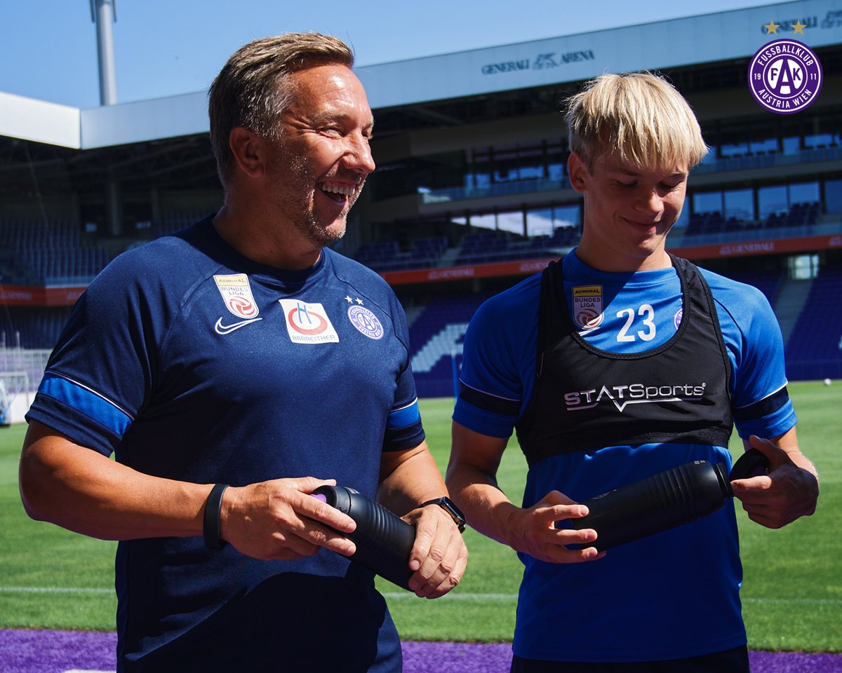 FKAustriaWien's tweet photo. Austria Wien 🤝 KEEGO 

Ab sofort trinken Frauen, Männer &amp; Young Violets aus nachhaltigen, gesunden &amp; personalisierten Trinkflaschen von KEEGO.
So sparen wir etwa 20.000 PET-Flaschen pro Saison ein, die auf dem Plastikmüll landen würden.

👉 https://t.co/VqKCj5xx0s
#faklive #FAK https://t.co/LyhvSfNtTF