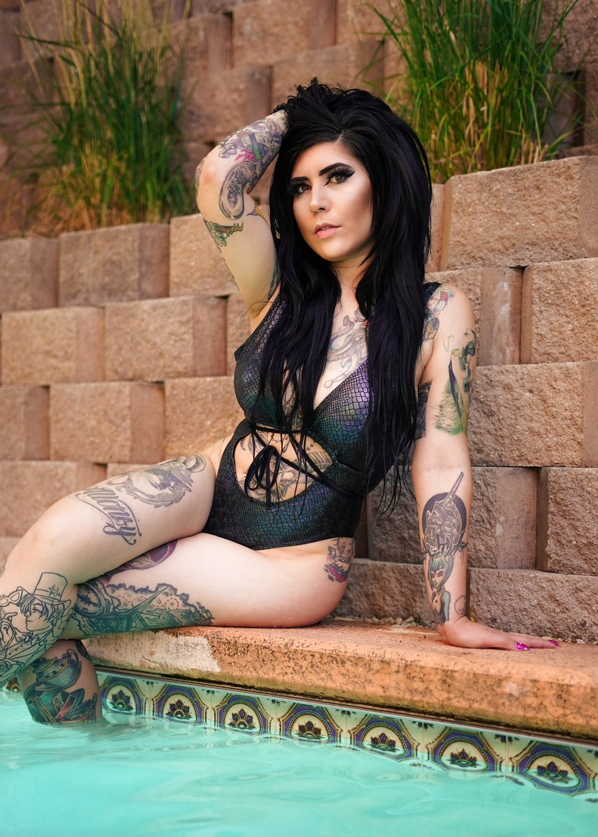Who wants to hang by the pool? 
📸 @Nikkimakesthin1 

#swimsuitseason #tattooedchicks #tattooedlife