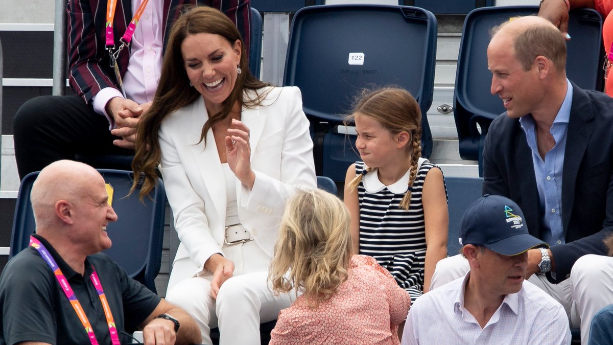 EnglandHockey's tweet photo. Wonderful to have members of the Royal Family watching our women today 🏴󠁧󠁢󠁥󠁮󠁧󠁿

Sophie, Countess of Wessex is Patron of England Hockey and visited with the Earl of Wessex and their children 🏑

The Duke and Duchess of Cambridge were also in attendance, along with Princess Charlotte 🏑 https://t.co/z4W88QG3W9