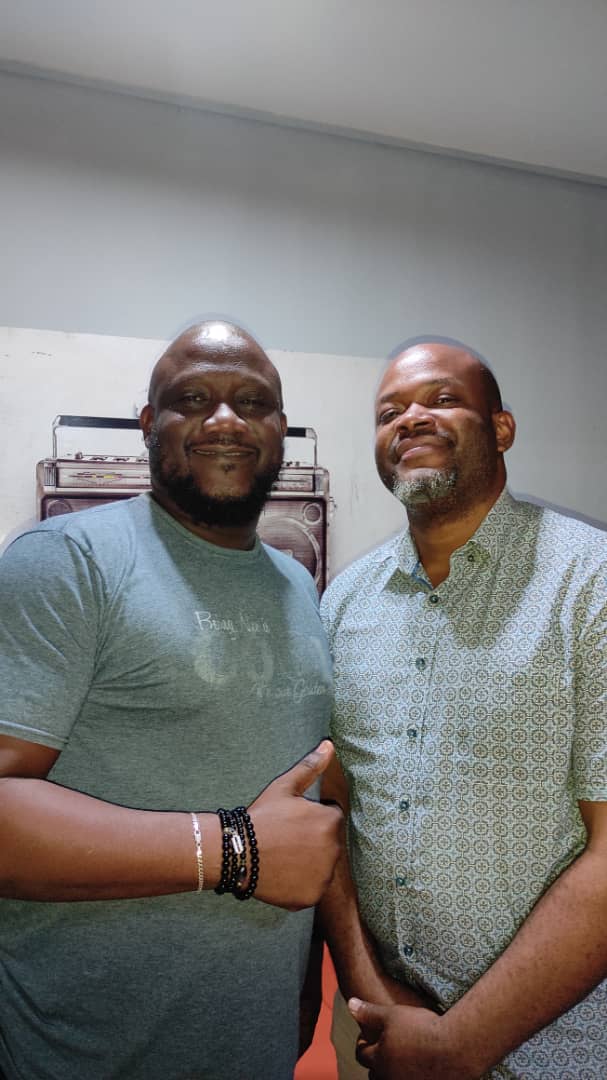 Mister_Jaay's tweet photo. Meanwhile...my folks think all I've been saying & doing 4 Kamer's Music industry is BS. Guess who has been doing same longer than Me? @JulesNya. Kamer's 1st Misterjaay. Had a gr8 chat with my brother & i can say I'm his raw version.Respect bro,we get work 4 do. #DanFoDriverπ https://t.co/yjVv2Ja4XR
