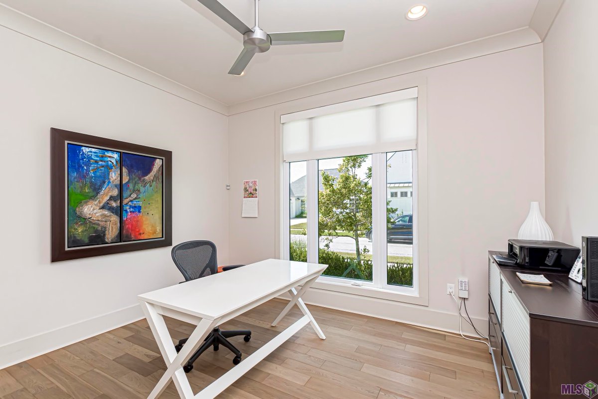 EVTashaClark's tweet photo. #PropertyOfTheDay - 2736 Lexington Lakes Ave. 
🛏️ 4 Beds | 🛁 3 Baths | 🏡 2,535 sq. ft

Full listing: https://t.co/BlbKRV2Ihs
Call or DM: 225-241-318

Listing provided courtesy of: RE/MAX Select

#engelvolkers #reatortashaclark #realestate #batonrouge #realtor https://t.co/YkBSCWFBsy