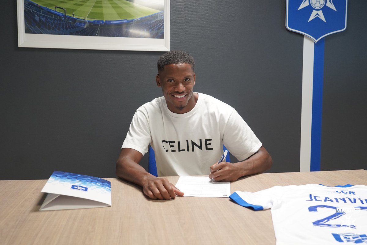 ACTUS_AJA_89's tweet photo. 🔵✍🏼- 𝗢𝗙𝗙𝗜𝗖𝗜𝗘𝗟 : 𝙅𝙪𝙡𝙞𝙖𝙣 𝙅𝙚𝙖𝙣𝙫𝙞𝙚𝙧
𝙨'𝙚𝙣𝙜𝙖𝙜𝙚 𝙤𝙛𝙛𝙞𝙘𝙞𝙚𝙡𝙡𝙚𝙢𝙚𝙣𝙩 𝙖̀ 𝙡'𝘼𝙅𝘼 ! 😁

Julian s'engage à l'AJA pour une saison plus une saison supplémentaire. 

Bienvenue Julian ! 🔵⚪️
~~~
#TEAMAJA #MERCATO #JEANVIER https://t.co/qEoZqtzAnp