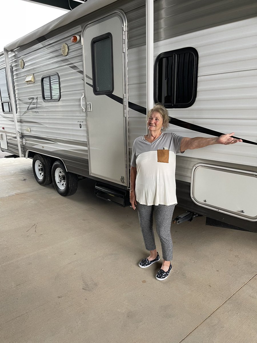 CountylineRVs's tweet photo. The Hyland family from Poplarville, MS came in and purchased a beautiful “Pre-Loved” Crossroads Zinger. Thank you for allowing us to earn your business! #usedrv #countylinecampers #idratherbecamping https://t.co/fLDp3nHbXm