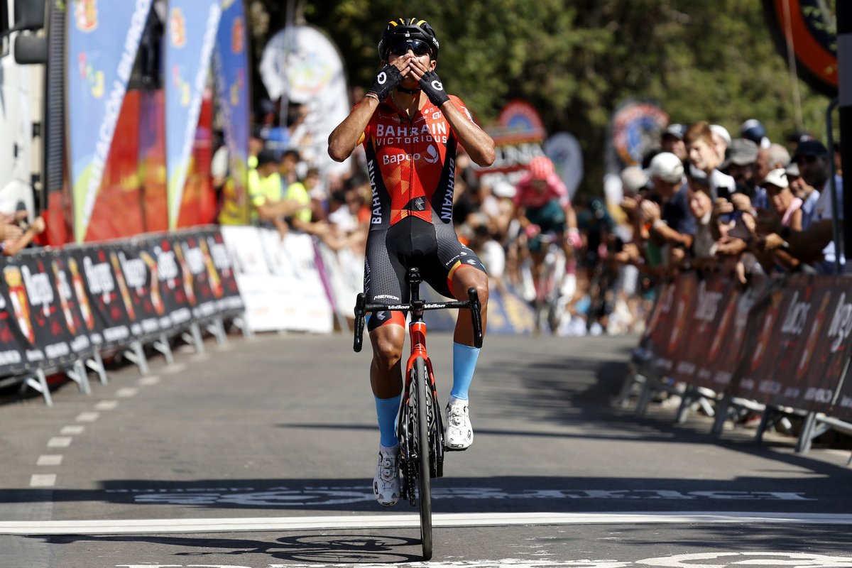 #VueltaBurgos | 🚴🏻‍♂️🇨🇴💛💙❤️📸POSTAL de la VICTORIA y LIDERATO de Santiago Buitrago @SantiagoBS26 (@BHRVictorious) en la 1a etapa de la Vuelta a Burgos 2022 (Burgos - Alto del Castillo, 157K) 🚴🏻‍♂️💛💙❤️🏆👏 #VamosEscarabajos #Ciclismo #Colombia 📸© @BHRVictorious