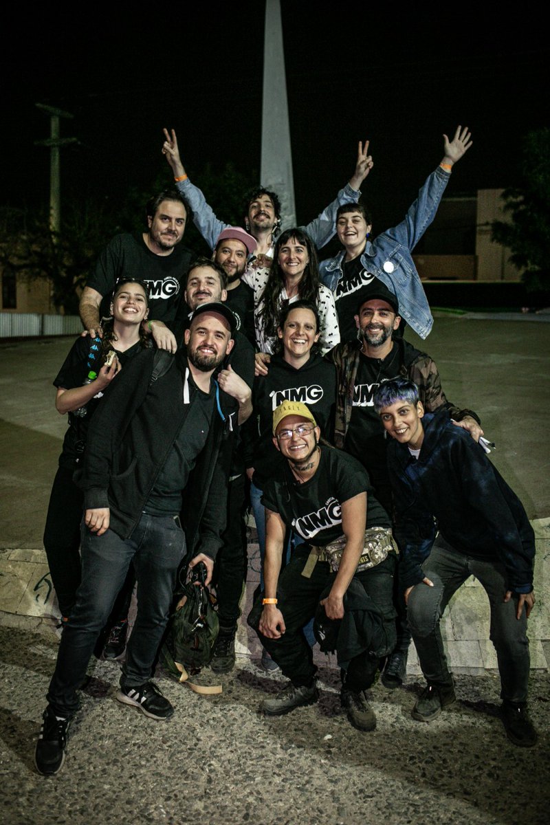 somosnmg's tweet photo. Costó casi una hora reunir al equipo completo en medio del Festi de Diseño pero acá están, estas son (casi) todas las caripelas que hacen No Me Grites.

Lo dimos todo (si, todo).

Pd: no estamos en el obelisco, es el reloj de sol del Museo de la Industria 📍 https://t.co/zCOTtBuRaa