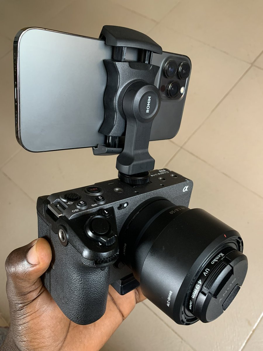 cameramanltd's tweet photo. Monitor setup on sony fx3 with iPhone using dji phone grip.!

#sonyfx3 #dji #iPhone13promax https://t.co/L8P7ZaqAob