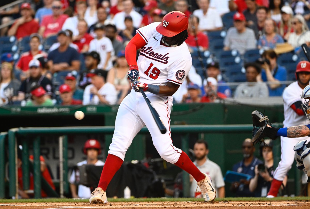 mlbtraderumors's tweet photo. Juan Soto and Josh Bell are going from #Nationals to #Padres in one of the biggest trades in MLB history
https://t.co/nDSrDVArth https://t.co/SXt9kkpeCw