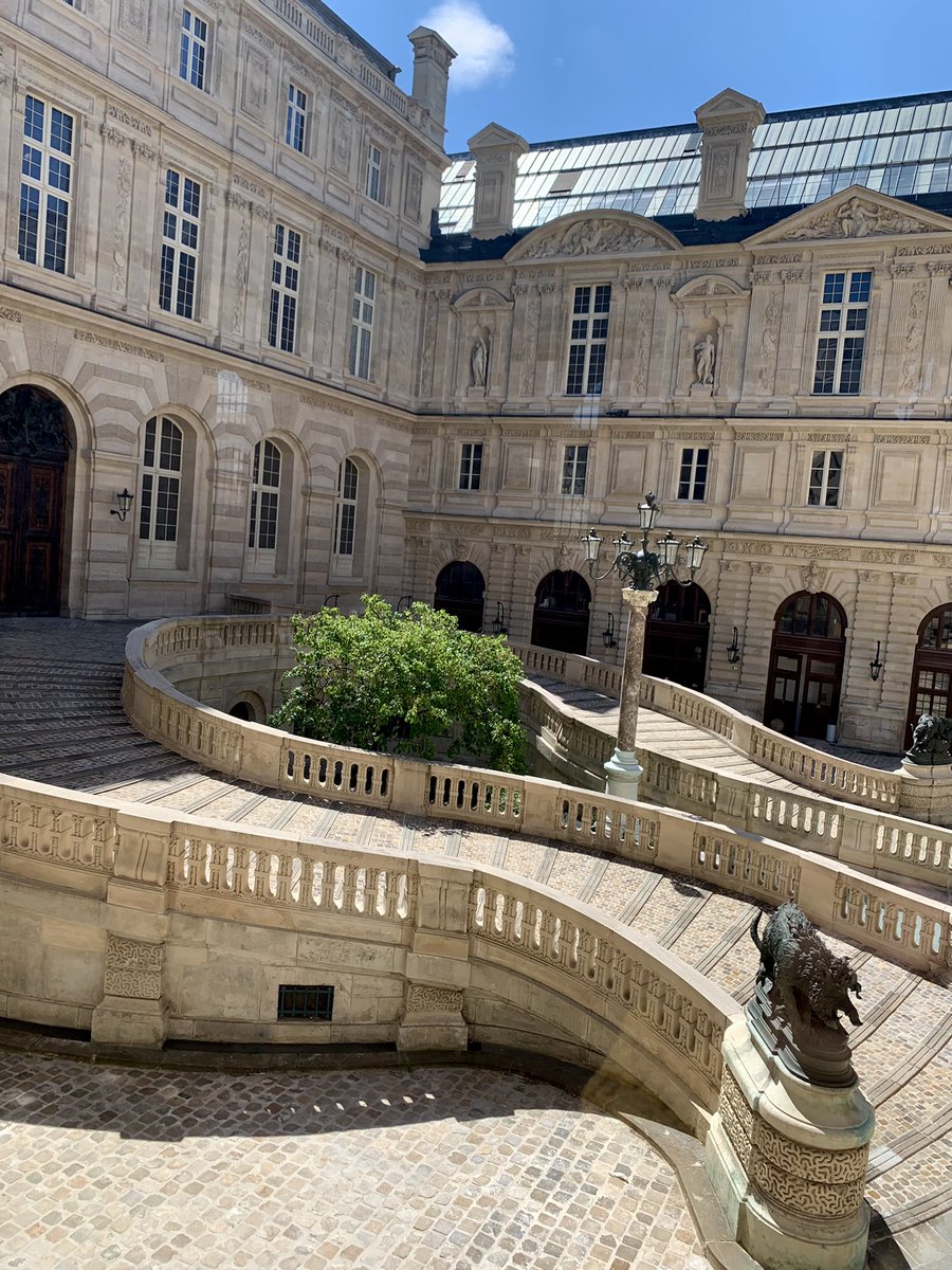 Troian_Leroy's tweet image. La cour Lefuel au musée du Louvre :