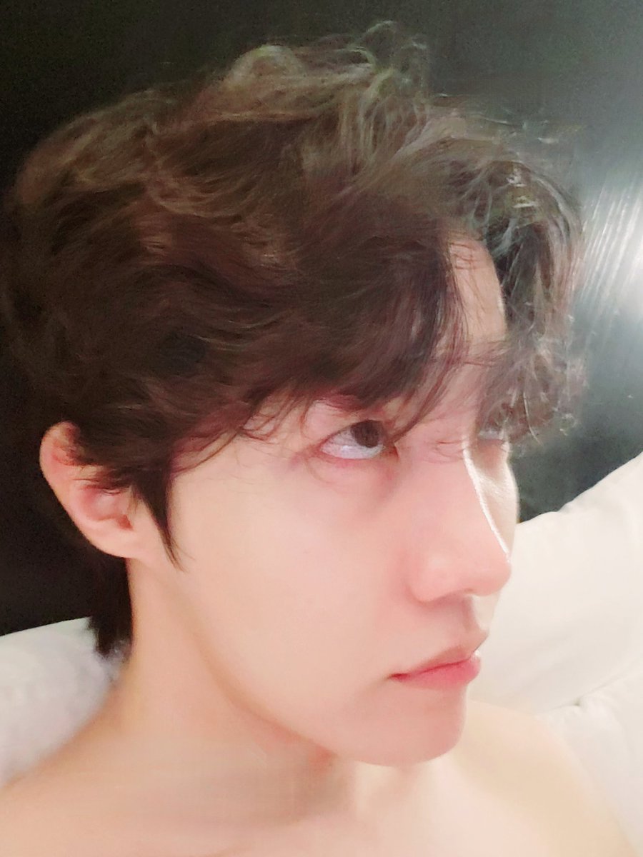 mybaetae1's tweet photo. @Btswall1206 Boyfriend?? https://t.co/KMs0O9loli
