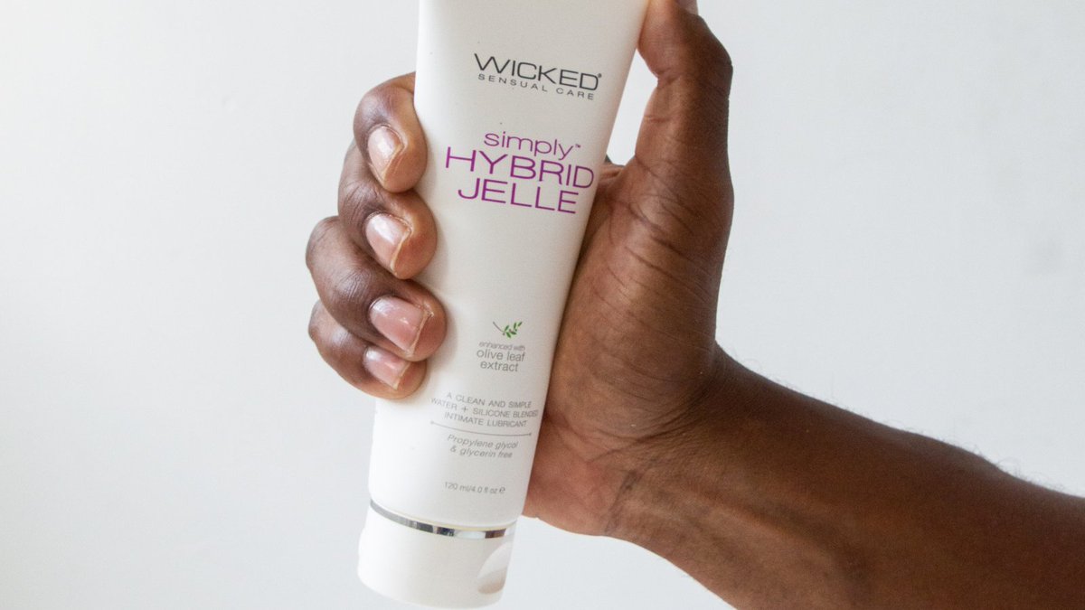 simply™ Hybrid Jelle is the perfect blend of gentle water-based lubricant and high-quality silicone! This extra thick formula is great for an*l penetration, too. 
wickedsensualcare.com/product/simply…
