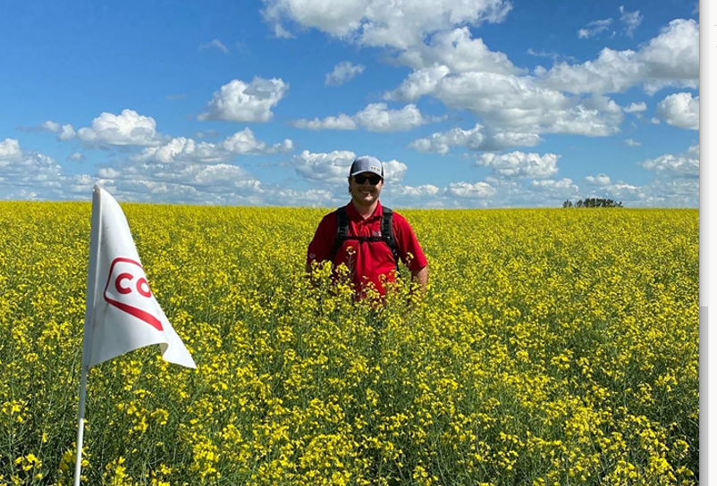 coopagro_crs's tweet photo. Meet @percymcdonald7 from @agrocoop_yxe 
Percy is an Excellence in Ag summer student! 

"I've really enjoyed my experience this year! I'm very excited to continue my educational journey with Co-op, and the #ExcellenceinAg program."

Welcome Percy!

#TeamTuesday https://t.co/PDqlYPf0el