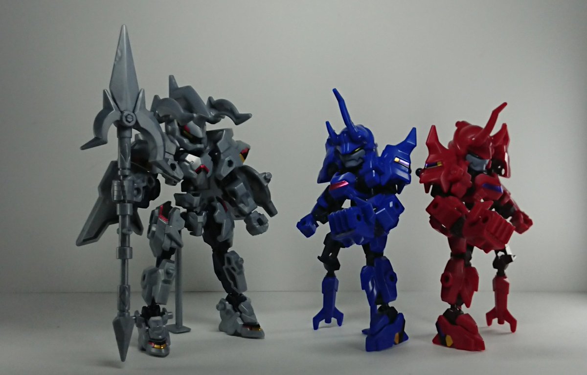 ASKY_GPVS's tweet photo. #アニマギアDE からラグナギアスとアルギアス、エルギアスを作りました。
4弾はアルとエルが合体するデスギアスに興味がありラグナギアスはおまけぐらいのつもりで買いましたが胴や腕、足の長さが延長されて等身が上がっており思ってた以上にかっこいいです！
一応残りでオリ武器を
#アニマギア https://t.co/A8e2g95gEh