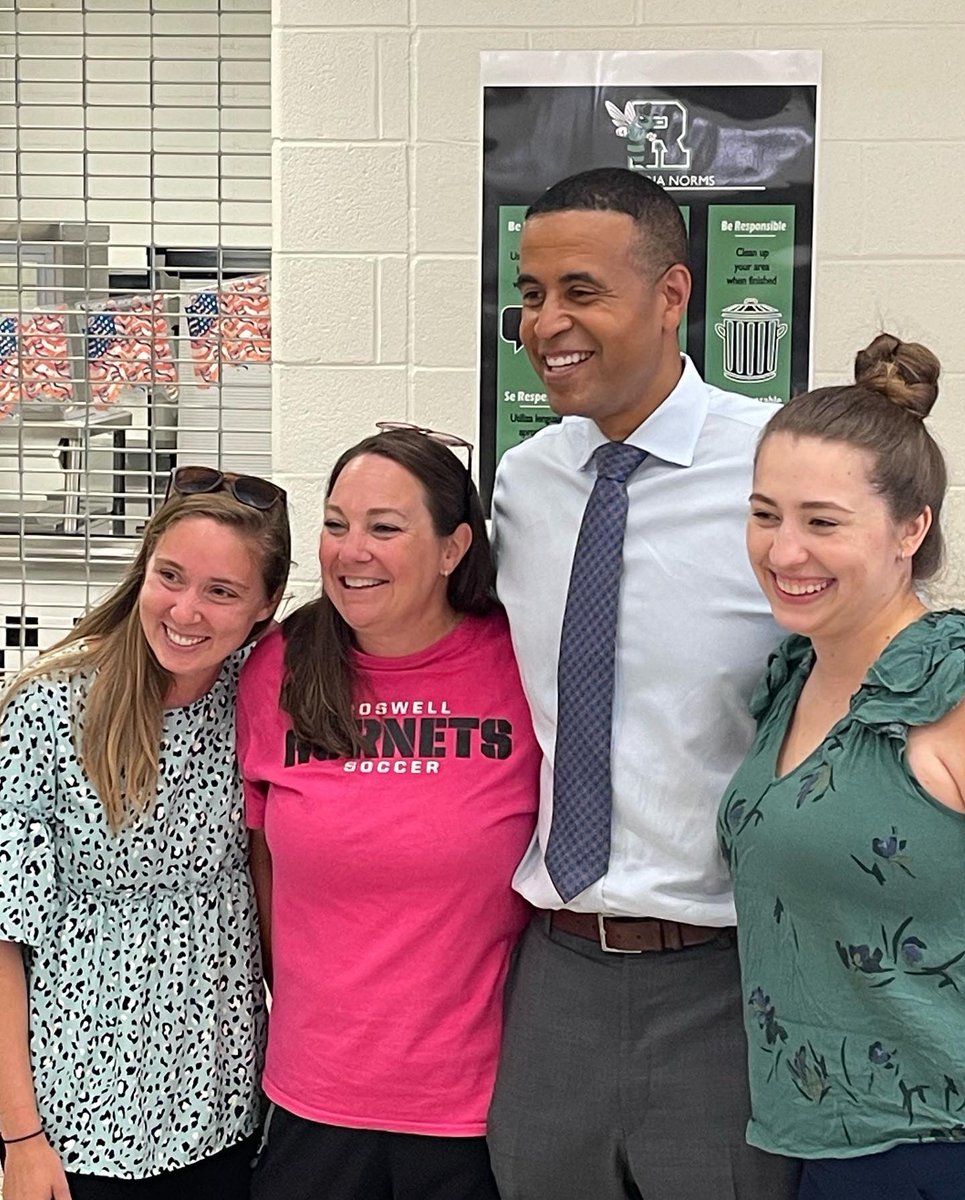 FultonCoSchools's tweet photo. WSB-TV Anchor of Channel 2 Action News Fred Blankenship at Roswell High School getting teachers pumped up for the 2022-2023 school year! #TEACHERSAREBACK 

@wsbtv @FBlankenshipWSB @RoswellHighSch @latoya_miley @kathastuart @FultonZone5 https://t.co/tuwYxCNQGN