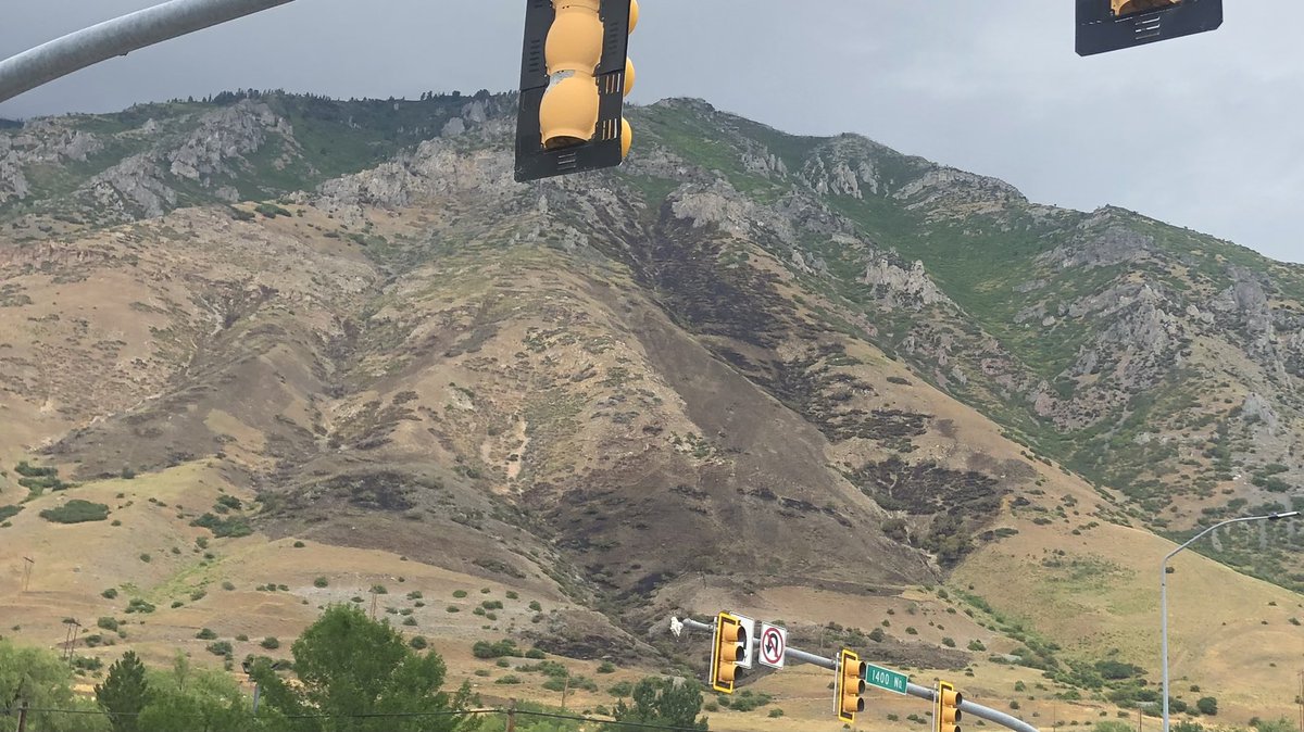 UtahWildfire's tweet photo. #SpringvilleFire 60 acres, 10% contained, human caused. Firefighters expect the containment to drastically increase by end of shift. 2 crews, 1 engine and 1 squad will be on scene. A suspect was arrested and booked for this incident.@UWCNF #usfsst https://t.co/hXTGZKyCew