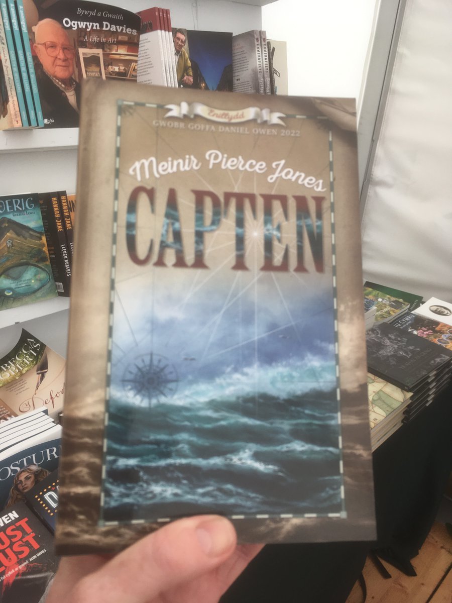 Llongyfarchiadau mawr i <a href="/meinirpjones/">Meinir Pierce Jones</a> ar ennill Gwobr Goffa Daniel Owen am ei nofel ‘Capten’.
Mae copïau ar werth yn Awen Meirion ar faes yr eisteddfod!