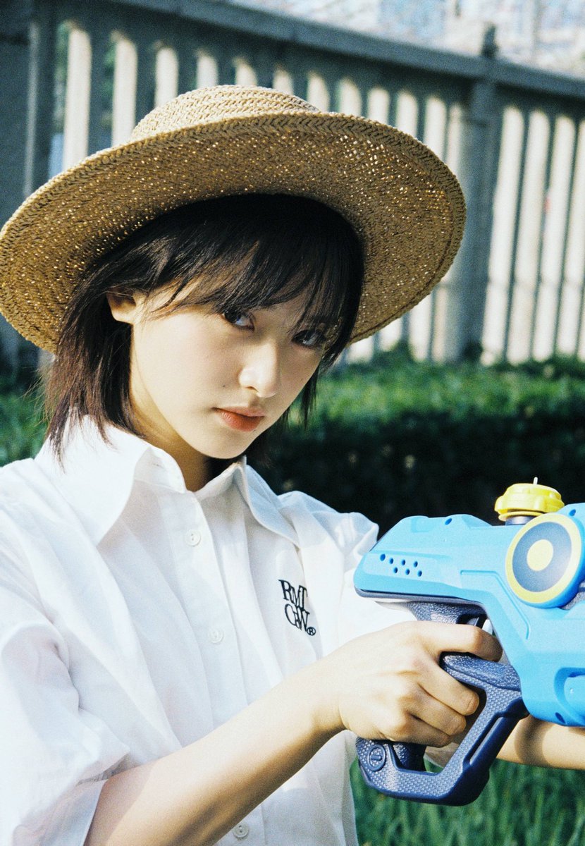 teamshenyueph2's tweet photo. ☀️🍃💦🔫

#shenyue #沈月 🌙️ https://t.co/ajecr2bfhX