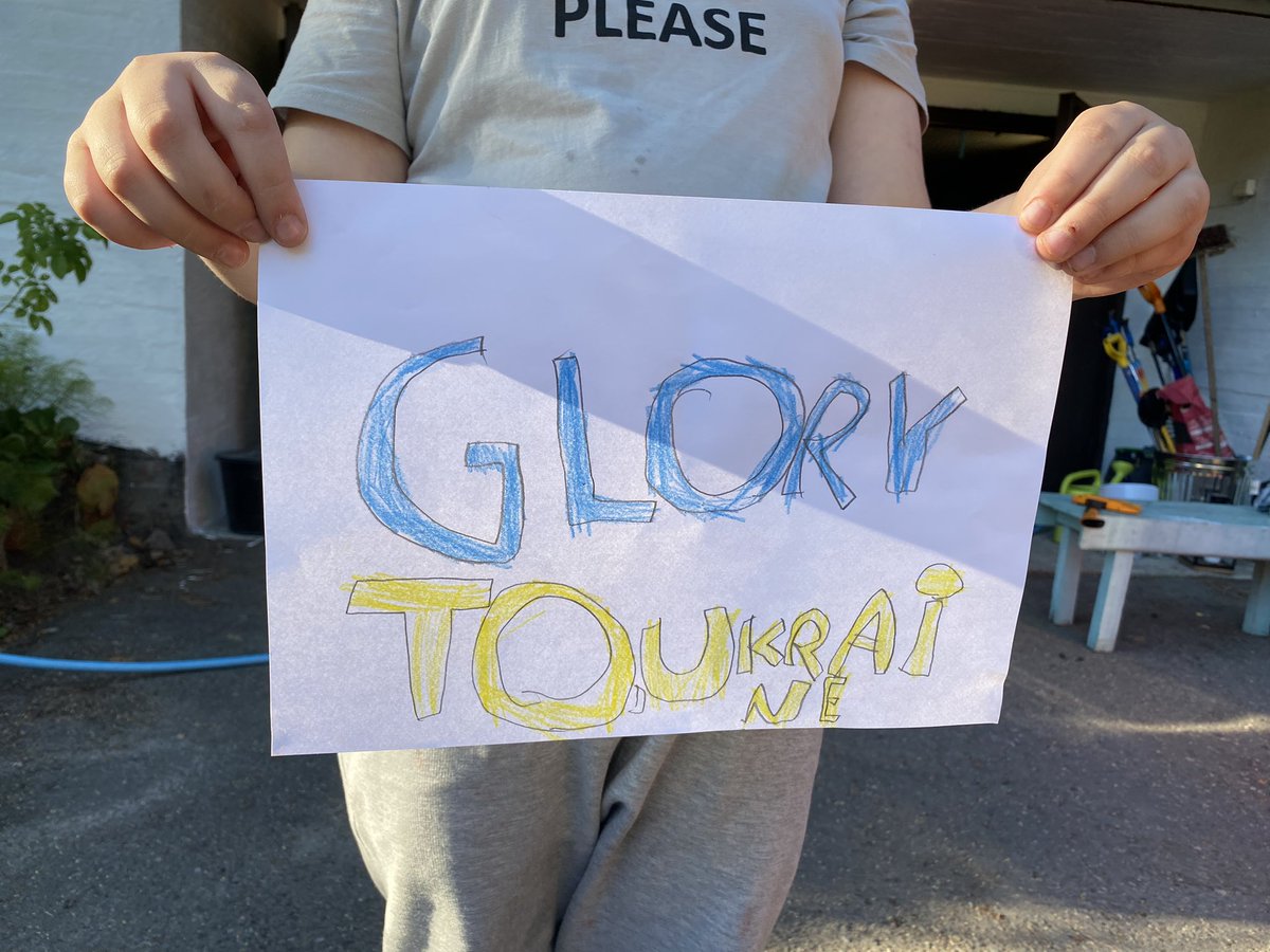 KimmoVirtanen1's tweet photo. My youngest made a sign to our front yard. #GloryToUkraine #SlavaUkraine #supporttoukraine https://t.co/Q5lTfTobUH