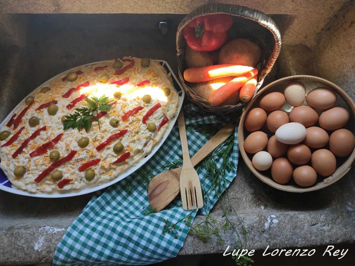 GastronomadeGa2's tweet photo. Muy buenas tardes a todos! Vienen a mi cabeza recuerdos de aquellas comidas familiares que quitaban el sentido, una de ellas la ensaladilla rusa de la abuela, muy parecida a la que comparte @lupelr  #Galicia https://t.co/oswU5kbGYT
Ya os hacéis una idea con las fotazas de Lupe!! https://t.co/NRotr4N9mq