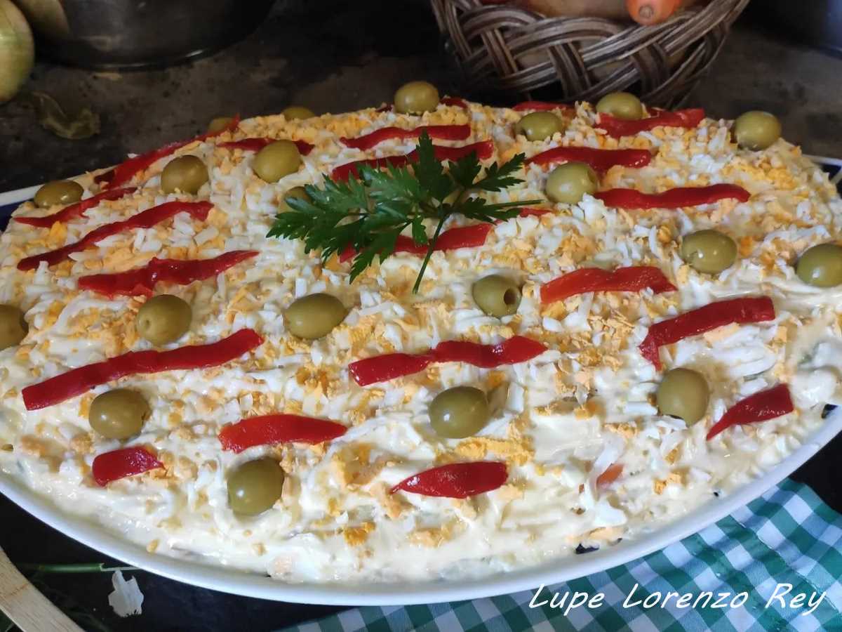 GastronomadeGa2's tweet photo. Muy buenas tardes a todos! Vienen a mi cabeza recuerdos de aquellas comidas familiares que quitaban el sentido, una de ellas la ensaladilla rusa de la abuela, muy parecida a la que comparte @lupelr  #Galicia https://t.co/oswU5kbGYT
Ya os hacéis una idea con las fotazas de Lupe!! https://t.co/NRotr4N9mq