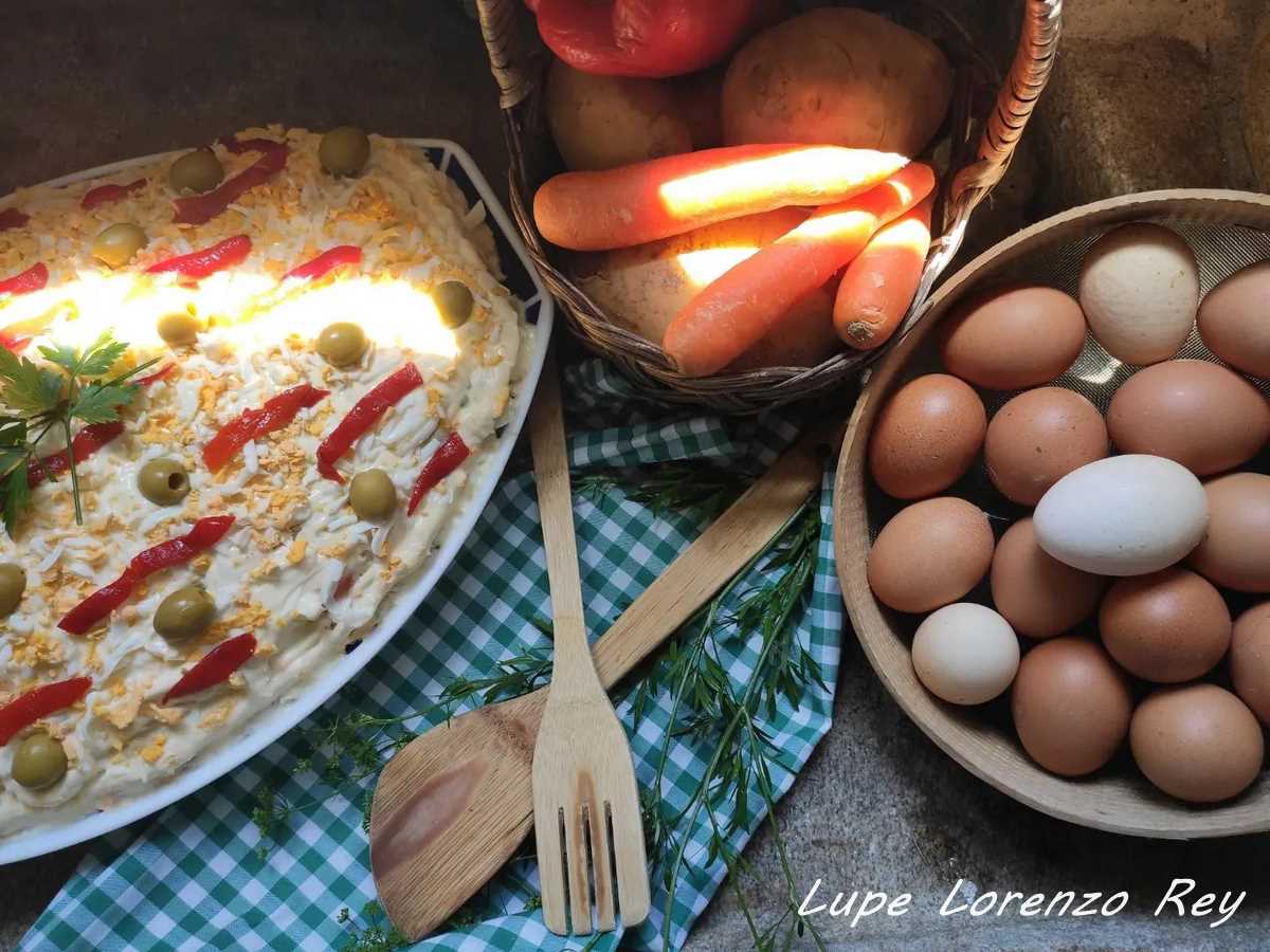 GastronomadeGa2's tweet photo. Muy buenas tardes a todos! Vienen a mi cabeza recuerdos de aquellas comidas familiares que quitaban el sentido, una de ellas la ensaladilla rusa de la abuela, muy parecida a la que comparte @lupelr  #Galicia https://t.co/oswU5kbGYT
Ya os hacéis una idea con las fotazas de Lupe!! https://t.co/NRotr4N9mq