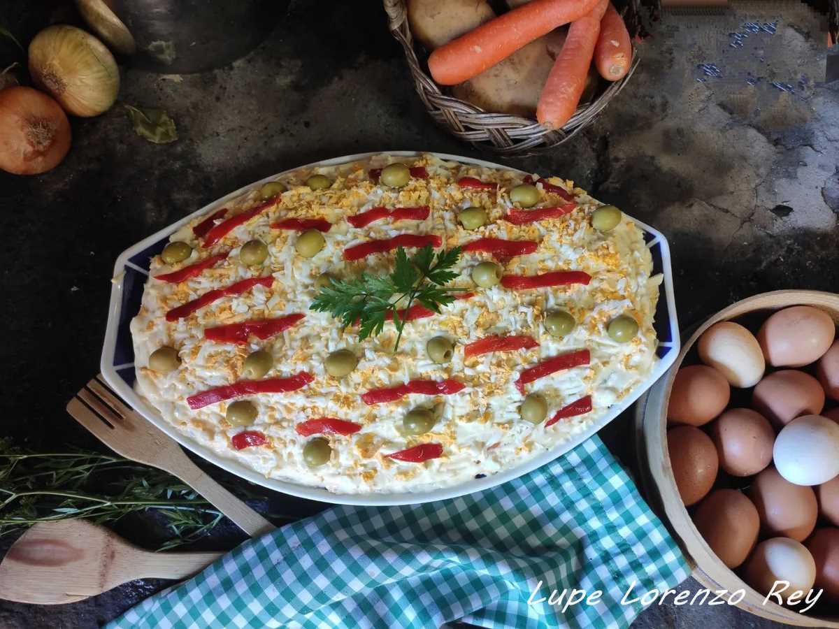 GastronomadeGa2's tweet photo. Muy buenas tardes a todos! Vienen a mi cabeza recuerdos de aquellas comidas familiares que quitaban el sentido, una de ellas la ensaladilla rusa de la abuela, muy parecida a la que comparte @lupelr  #Galicia https://t.co/oswU5kbGYT
Ya os hacéis una idea con las fotazas de Lupe!! https://t.co/NRotr4N9mq
